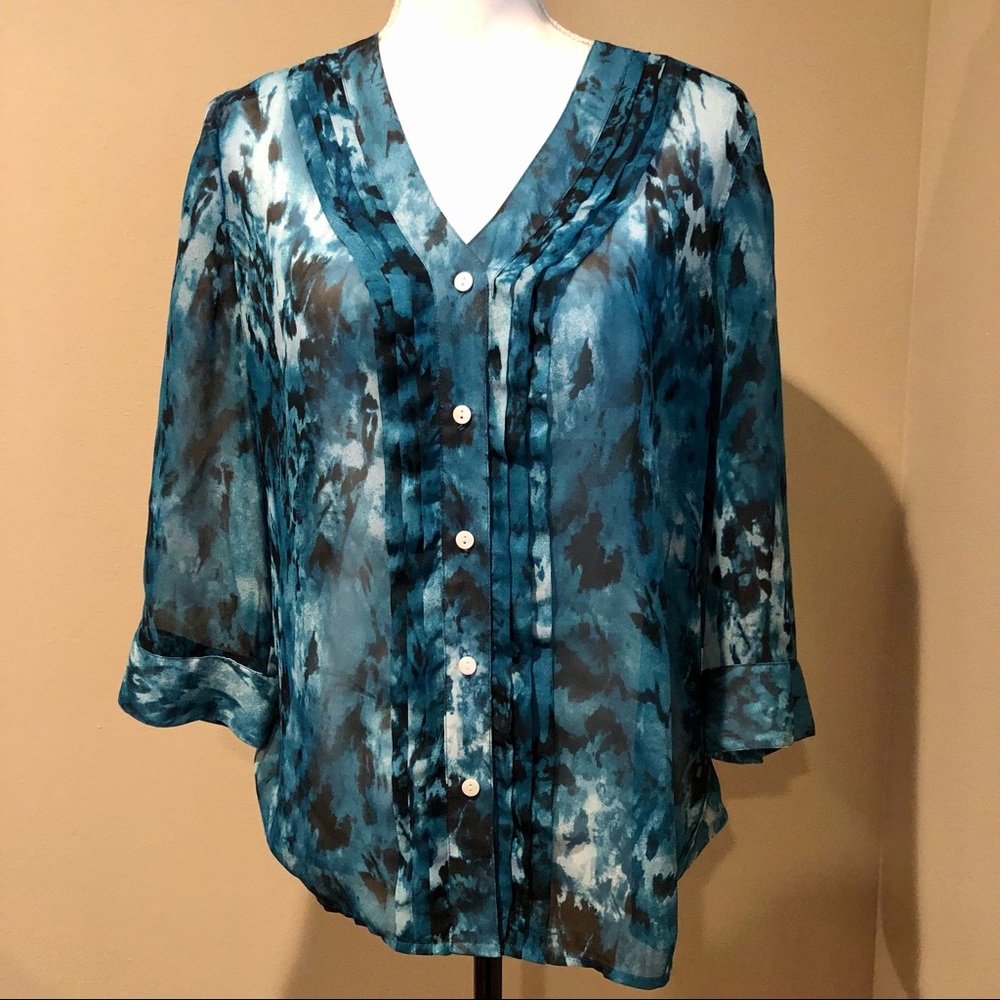 Hot$10🔥 Chicos size 1 Sheer Tucked Blouse